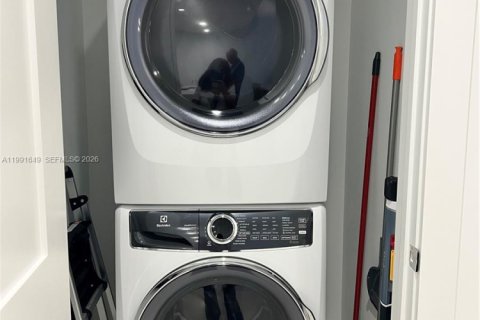 Condominio en alquiler en Fort Lauderdale, Florida, 2 dormitorios № 2052421 - foto 15