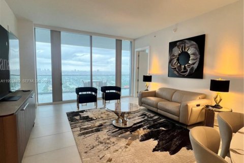 Condominio en alquiler en Fort Lauderdale, Florida, 2 dormitorios № 2052421 - foto 3