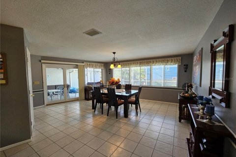 House in Holiday, Florida 4 bedrooms, 265.79 sq.m. № 1798103 - photo 11