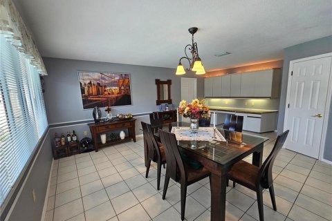 House in Holiday, Florida 4 bedrooms, 265.79 sq.m. № 1798103 - photo 10