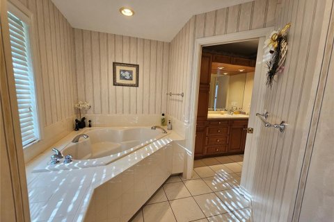 House in Holiday, Florida 4 bedrooms, 265.79 sq.m. № 1798103 - photo 30