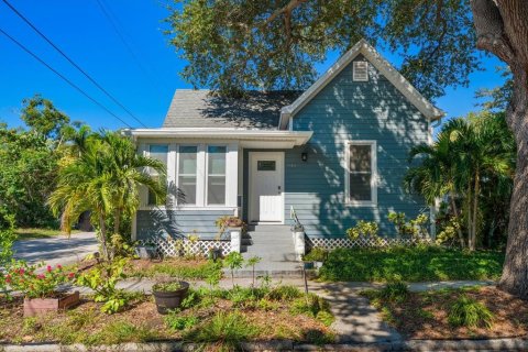 House in Saint Petersburg, Florida 3 bedrooms, 201.32 sq.m. № 2391390