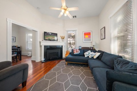 House in Saint Petersburg, Florida 3 bedrooms, 201.32 sq.m. № 2391390 - photo 3