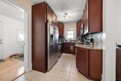 House in Saint Petersburg, Florida 3 bedrooms, 201.32 sq.m. № 2391390 - photo 9