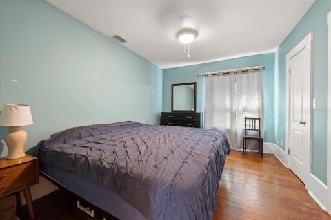 House in Saint Petersburg, Florida 3 bedrooms, 201.32 sq.m. № 2391390 - photo 13