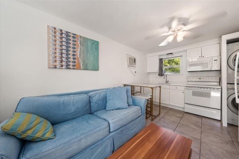 House in Saint Petersburg, Florida 3 bedrooms, 201.32 sq.m. № 2391390 - photo 20