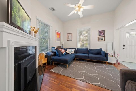 House in Saint Petersburg, Florida 3 bedrooms, 201.32 sq.m. № 2391390 - photo 5