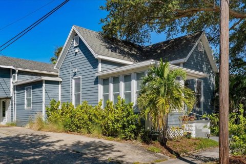 House in Saint Petersburg, Florida 3 bedrooms, 201.32 sq.m. № 2391390 - photo 25