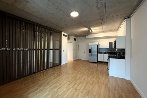 Condo in Miami, Florida, 1 bedroom  № 2042054 - photo 3