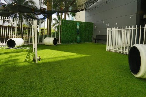 Condo in Miami, Florida, 1 bedroom  № 2042054 - photo 27