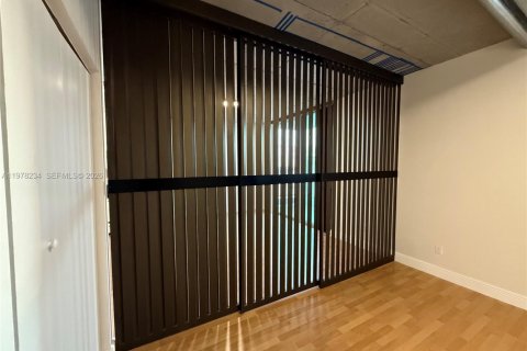 Condo in Miami, Florida, 1 bedroom  № 2042054 - photo 4