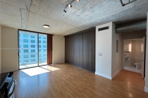 Condo in Miami, Florida, 1 bedroom  № 2042054 - photo 2