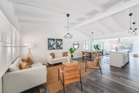 Снять в аренду виллу или дом в Форт-Лодердейл, Флорида 3 спальни, 127.09м2, № 1999939 - фото 10