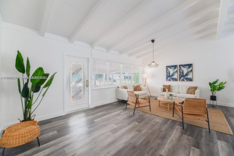 Снять в аренду виллу или дом в Форт-Лодердейл, Флорида 3 спальни, 127.09м2, № 1999939 - фото 11