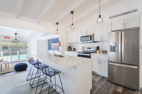 Снять в аренду виллу или дом в Форт-Лодердейл, Флорида 3 спальни, 127.09м2, № 1999939 - фото 5