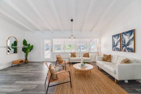 Снять в аренду виллу или дом в Форт-Лодердейл, Флорида 3 спальни, 127.09м2, № 1999939 - фото 9