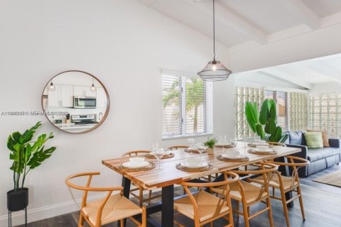 Снять в аренду виллу или дом в Форт-Лодердейл, Флорида 3 спальни, 127.09м2, № 1999939 - фото 8