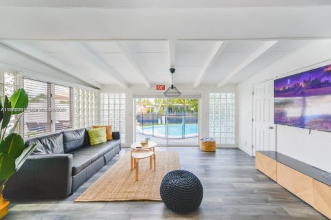 Снять в аренду виллу или дом в Форт-Лодердейл, Флорида 3 спальни, 127.09м2, № 1999939 - фото 13