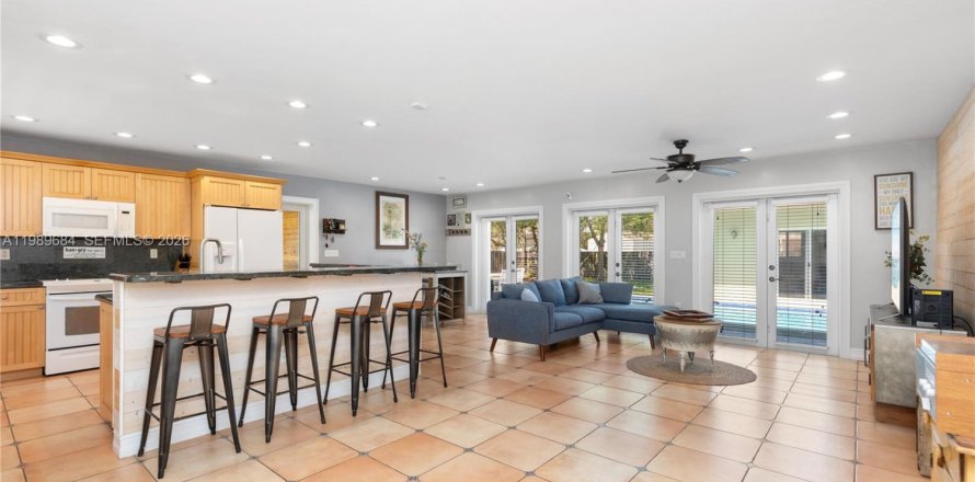 Casa en Cutler Bay, Florida 3 dormitorios, 163.88 m2 № 2063029