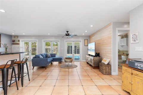 Casa en venta en Cutler Bay, Florida, 3 dormitorios, 163.88 m2 № 2063029 - foto 2