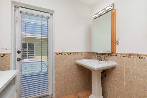 Casa en venta en Cutler Bay, Florida, 3 dormitorios, 163.88 m2 № 2063029 - foto 23