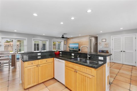Casa en venta en Cutler Bay, Florida, 3 dormitorios, 163.88 m2 № 2063029 - foto 13