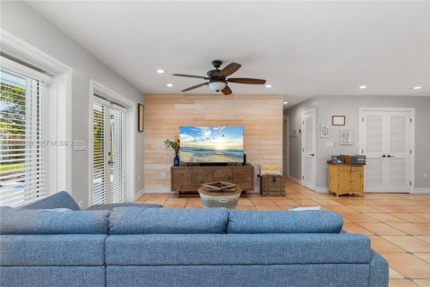 Casa en venta en Cutler Bay, Florida, 3 dormitorios, 163.88 m2 № 2063029 - foto 6
