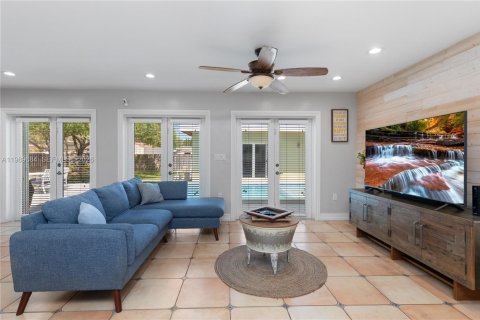 Casa en venta en Cutler Bay, Florida, 3 dormitorios, 163.88 m2 № 2063029 - foto 4
