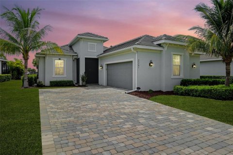 Villa ou maison à vendre à Punta Gorda, Floride: 2 chambres, 180.97 m2 № 1912210 - photo 1