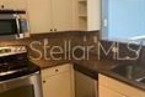 Condo in Orlando, Florida, 2 bedrooms  № 1582595 - photo 8
