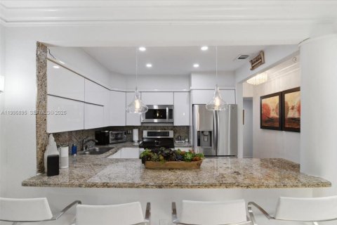 Casa en venta en Miami, Florida, 3 dormitorios, 167.6 m2 № 2065377 - foto 15