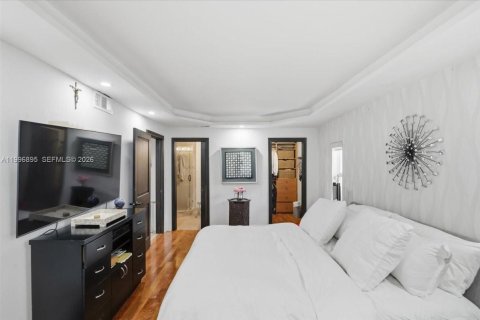 Casa en venta en Miami, Florida, 3 dormitorios, 167.6 m2 № 2065377 - foto 29