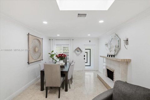 Casa en venta en Miami, Florida, 3 dormitorios, 167.6 m2 № 2065377 - foto 14
