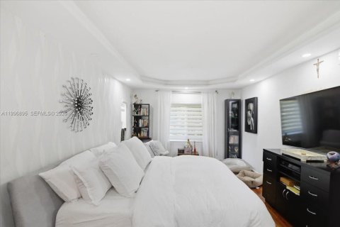 Casa en venta en Miami, Florida, 3 dormitorios, 167.6 m2 № 2065377 - foto 28