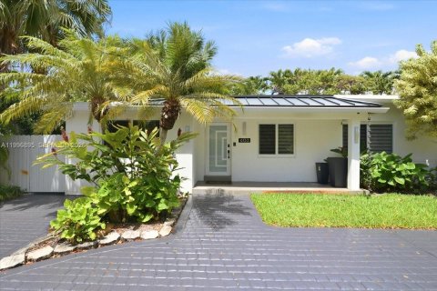 House in Miami, Florida 3 bedrooms, 167.6 sq.m. № 2065377