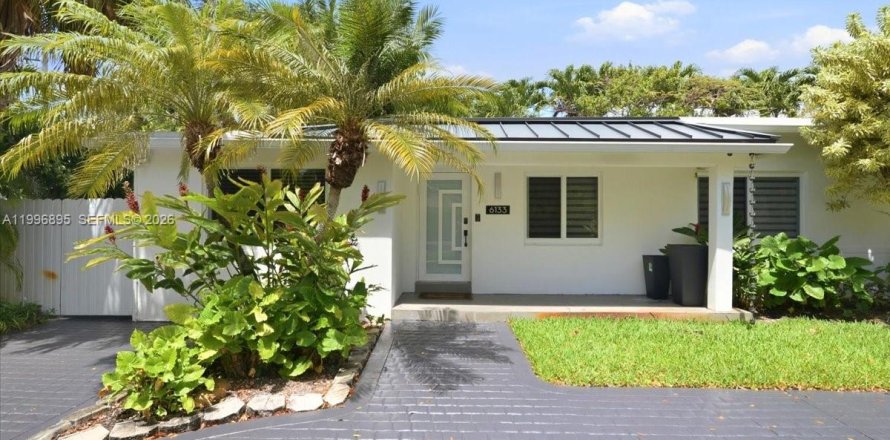 Casa en Miami, Florida 3 dormitorios, 167.6 m2 № 2065377
