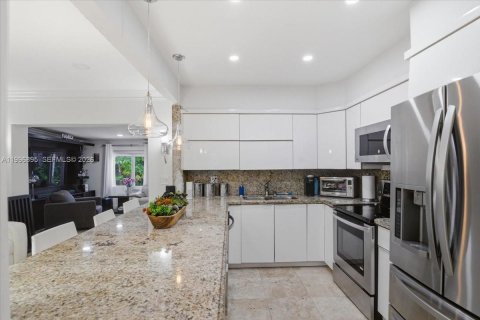 Casa en venta en Miami, Florida, 3 dormitorios, 167.6 m2 № 2065377 - foto 10