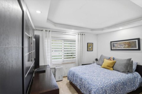 Casa en venta en Miami, Florida, 3 dormitorios, 167.6 m2 № 2065377 - foto 25