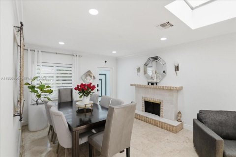 Casa en venta en Miami, Florida, 3 dormitorios, 167.6 m2 № 2065377 - foto 8