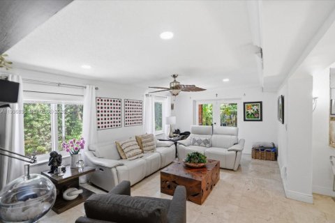 Casa en venta en Miami, Florida, 3 dormitorios, 167.6 m2 № 2065377 - foto 22