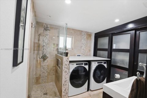 Casa en venta en Miami, Florida, 3 dormitorios, 167.6 m2 № 2065377 - foto 23