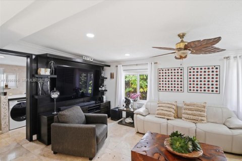 Casa en venta en Miami, Florida, 3 dormitorios, 167.6 m2 № 2065377 - foto 17