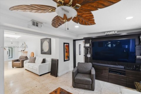 Casa en venta en Miami, Florida, 3 dormitorios, 167.6 m2 № 2065377 - foto 20