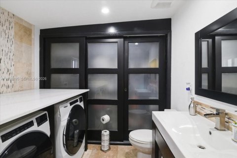 Casa en venta en Miami, Florida, 3 dormitorios, 167.6 m2 № 2065377 - foto 24