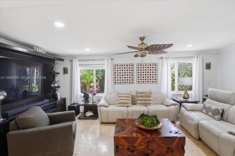 Casa en venta en Miami, Florida, 3 dormitorios, 167.6 m2 № 2065377 - foto 16