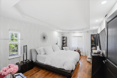 Casa en venta en Miami, Florida, 3 dormitorios, 167.6 m2 № 2065377 - foto 27