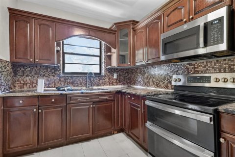 Casa en venta en Miami, Florida, 4 dormitorios, 159.23 m2 № 2007746 - foto 14