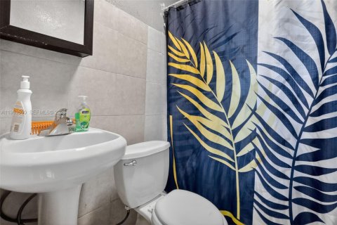 Casa en venta en Miami, Florida, 4 dormitorios, 159.23 m2 № 2007746 - foto 21