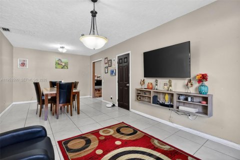 Casa en venta en Miami, Florida, 4 dormitorios, 159.23 m2 № 2007746 - foto 8