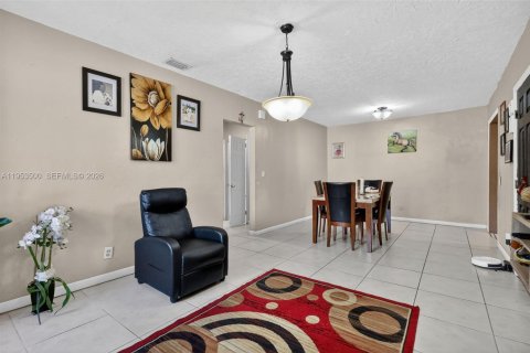 Casa en venta en Miami, Florida, 4 dormitorios, 159.23 m2 № 2007746 - foto 7